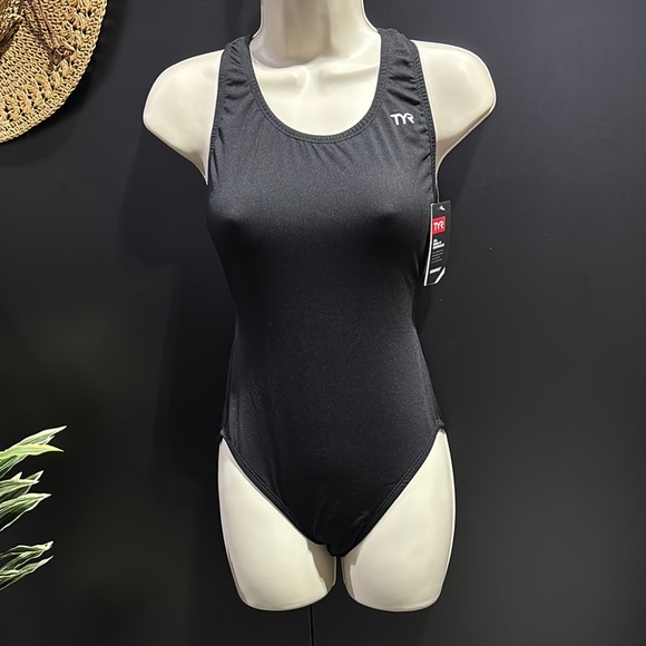 TYR Durafast max fit,medium neck line, keyhole back,UPF 50 performance swimsuit - Picture 1 of 9